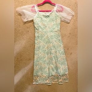 NWT Bridgerton Style Halloween costume Size Large but fits like a Medium.